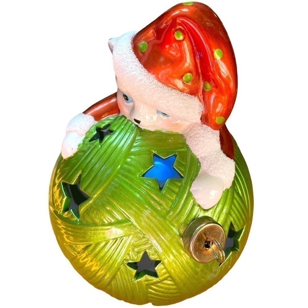 Home Reflections kitten
with yarn ornament, battery operated - Picture 5 of 9